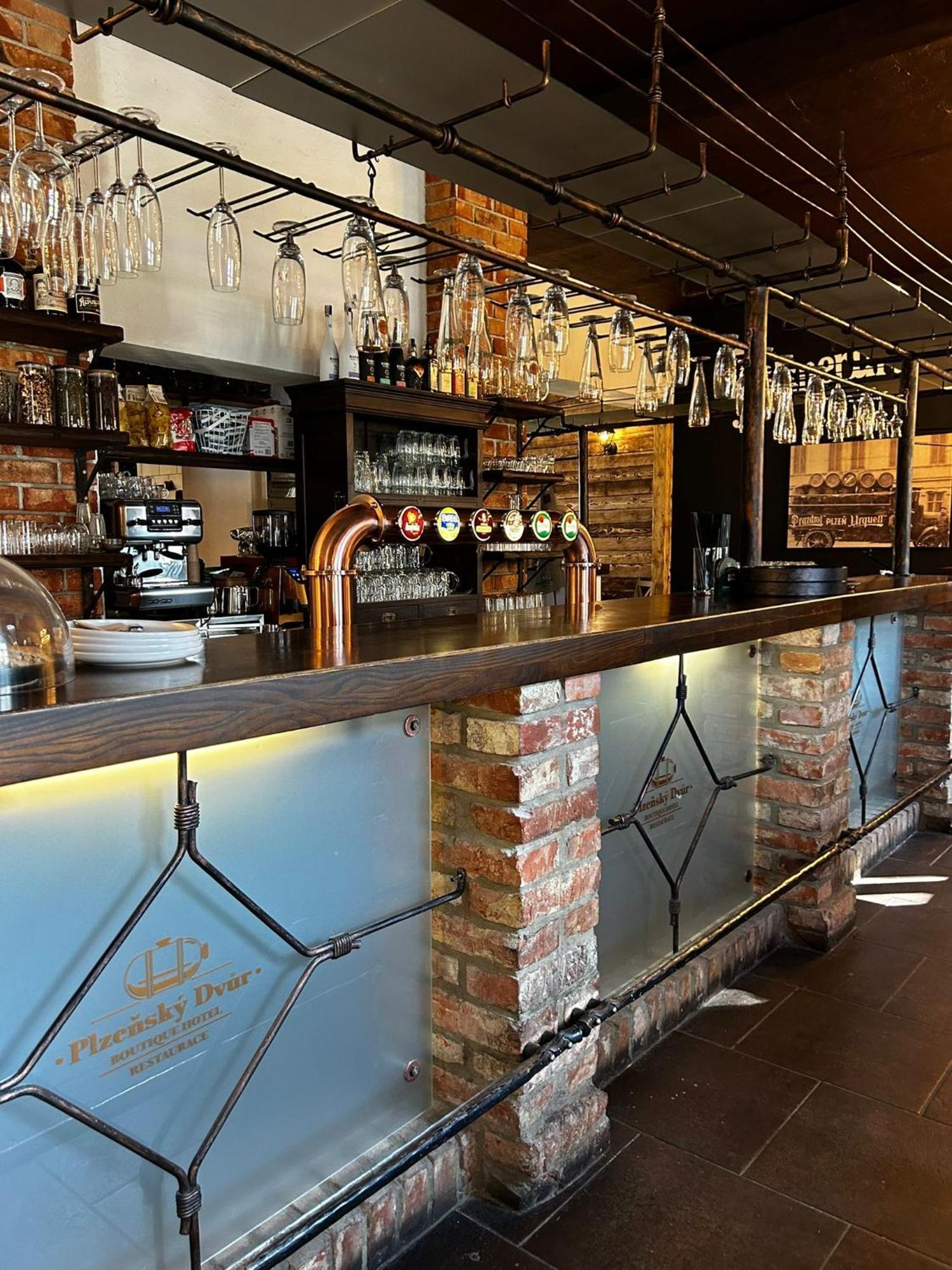 Hotel Plzensky Dvur Frydek-Mistek Bagian luar foto
