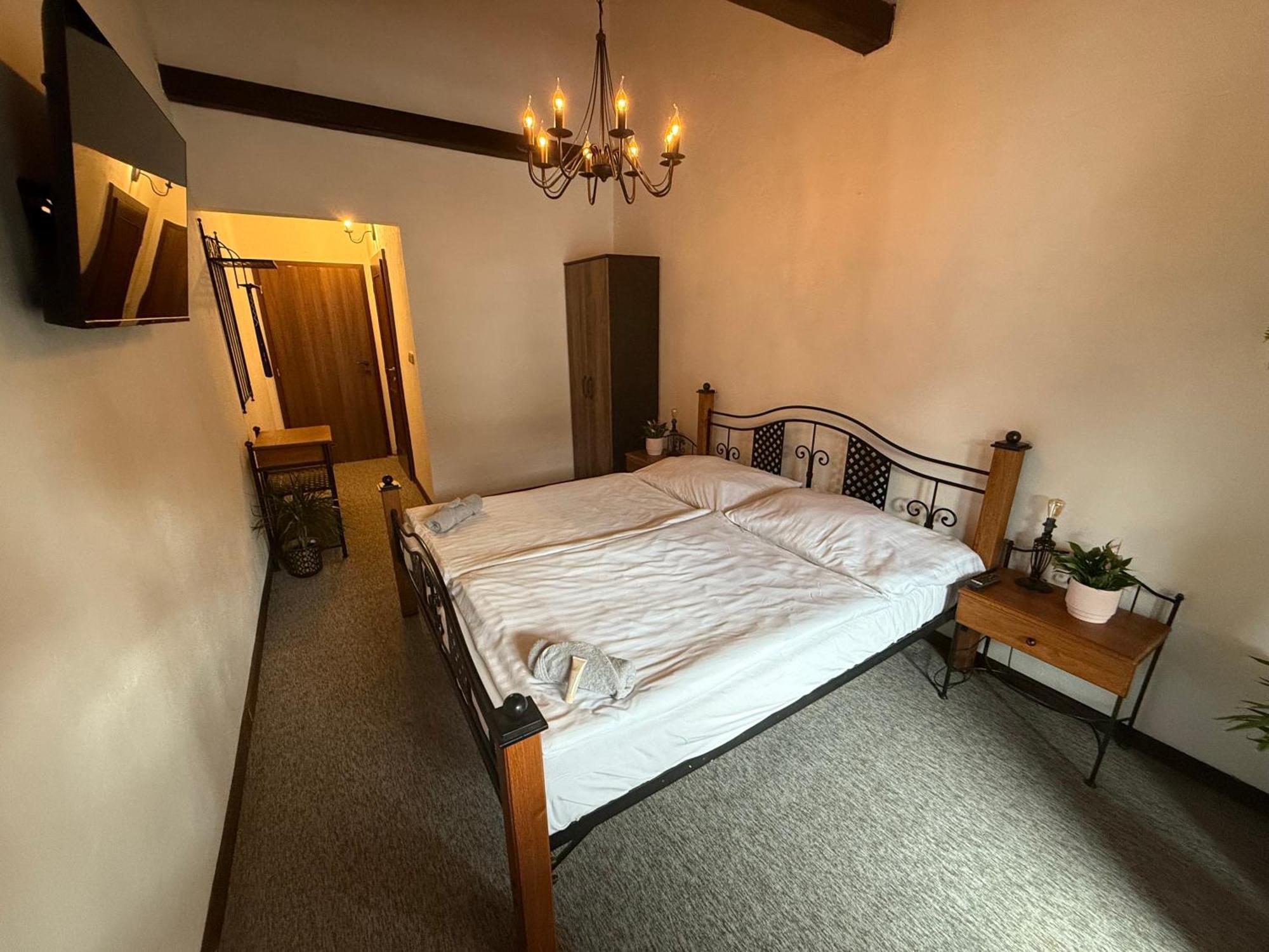 Hotel Plzensky Dvur Frydek-Mistek Bagian luar foto