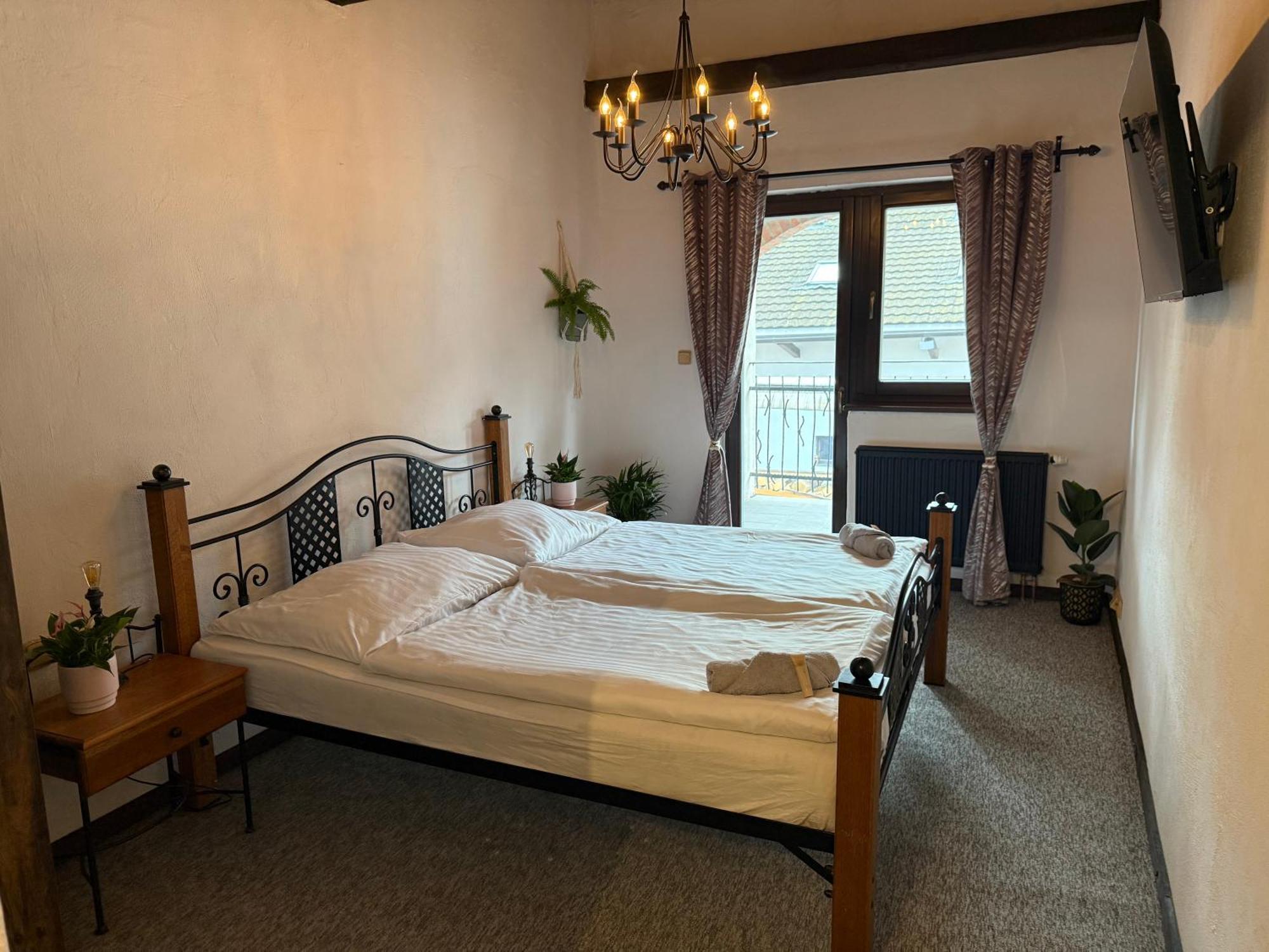 Hotel Plzensky Dvur Frydek-Mistek Bagian luar foto