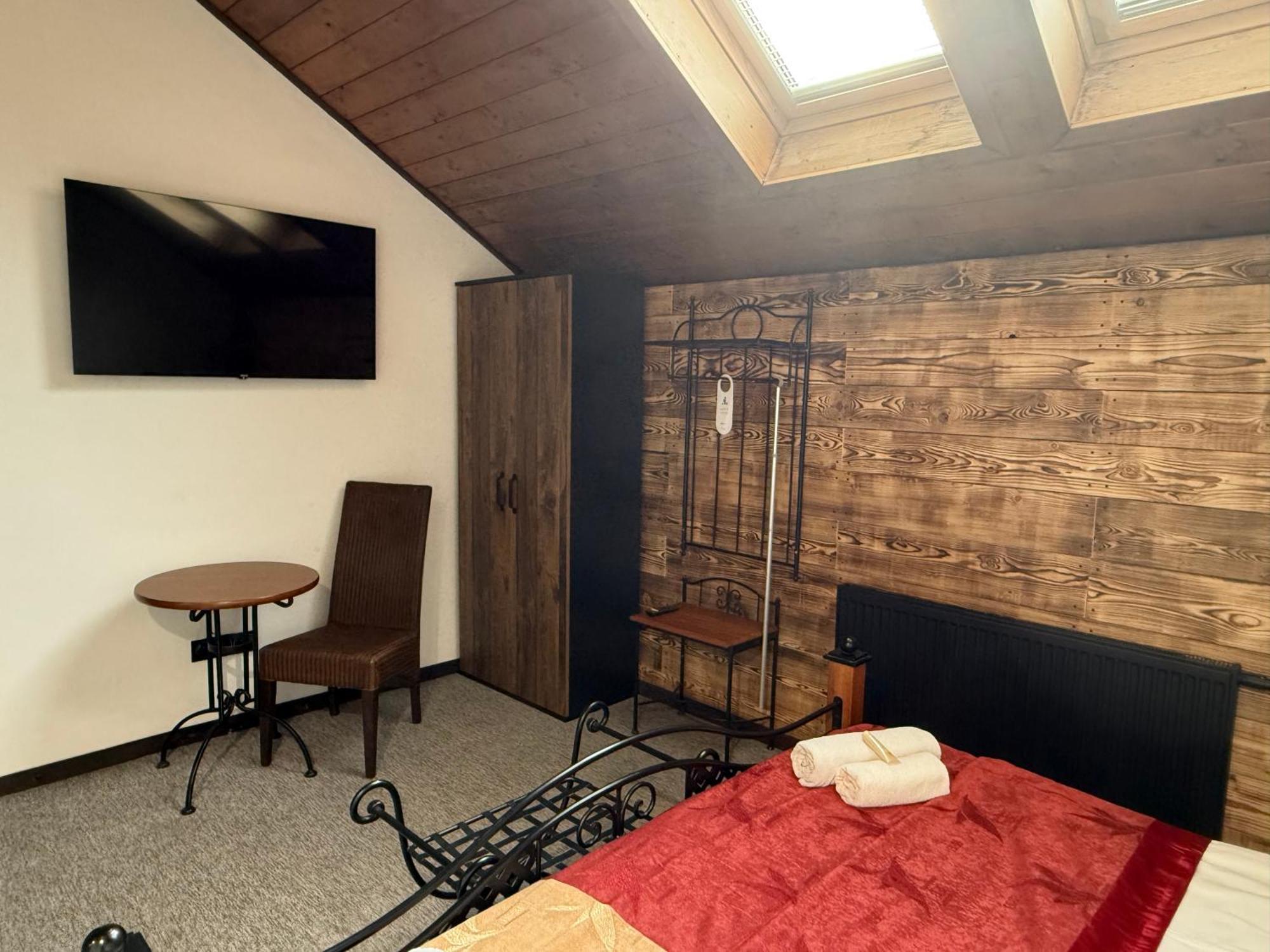 Hotel Plzensky Dvur Frydek-Mistek Bagian luar foto