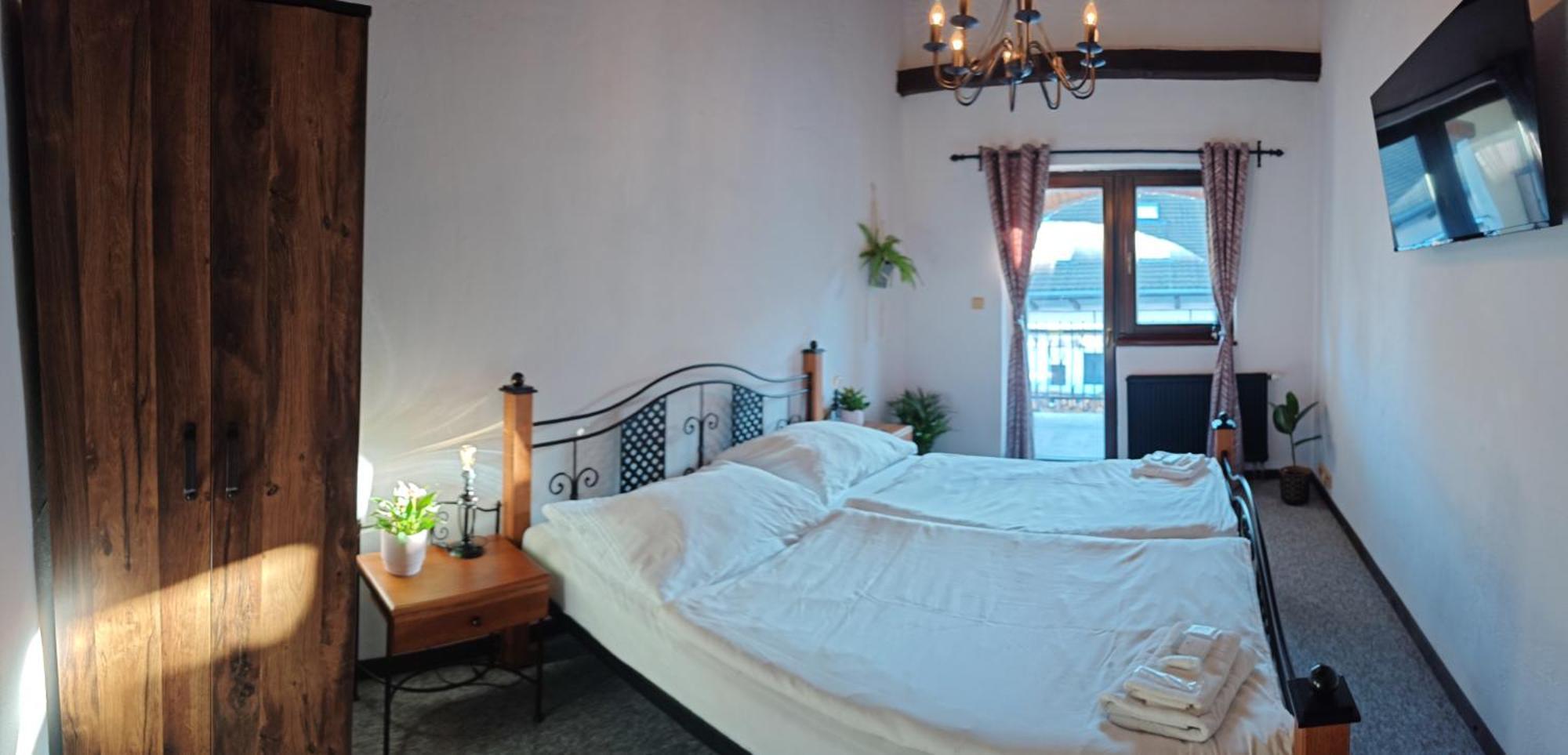 Hotel Plzensky Dvur Frydek-Mistek Bagian luar foto